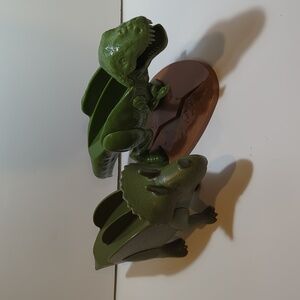 Barbuzzo Kids Funwares dinosaur taco holders Tacosaurus Rex Tricerataco 2 holder